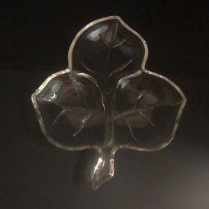 ❤️4/$10 Leaf Shaped Dish with 3 sections